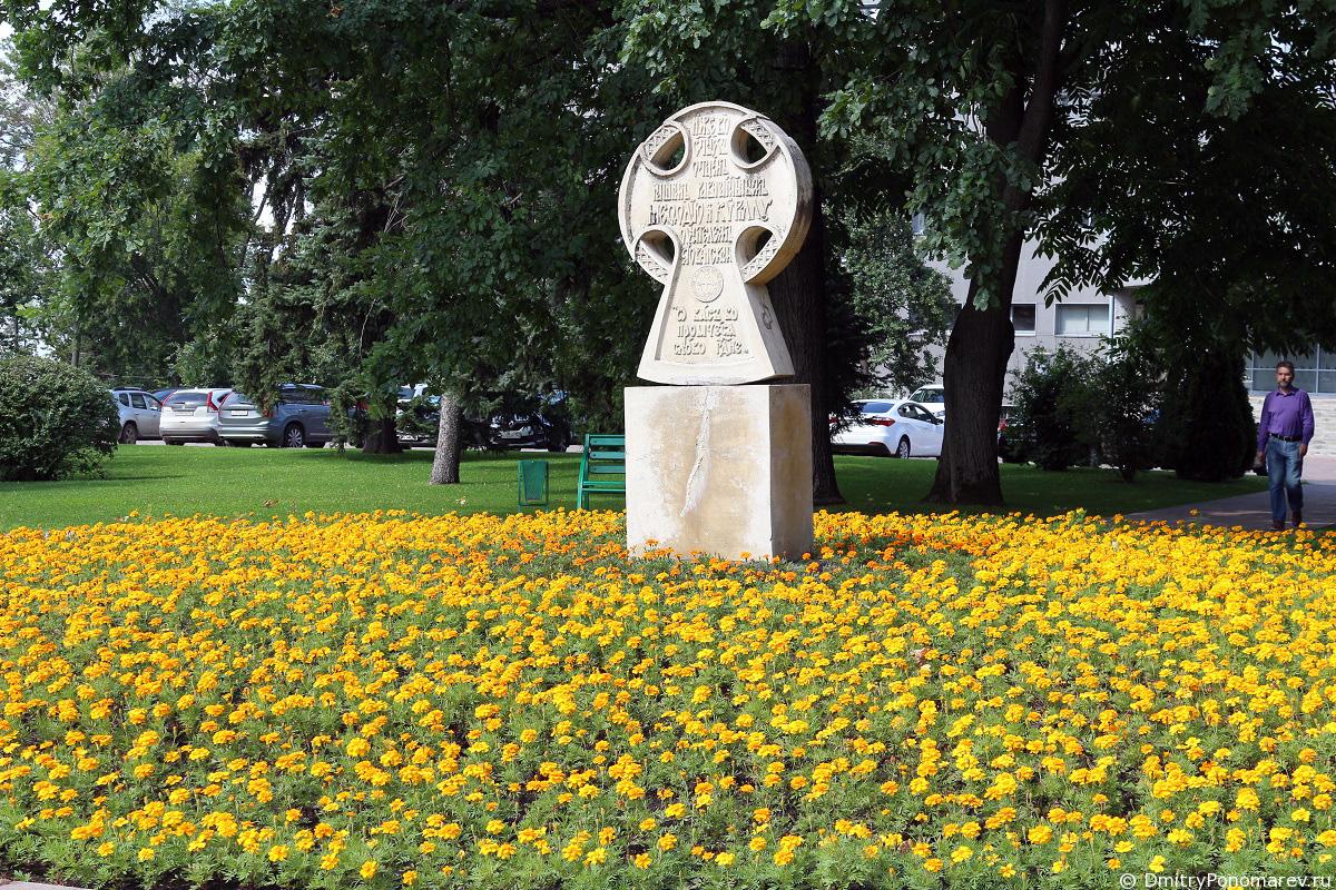 Поклонный крест. Нижегородский кремль